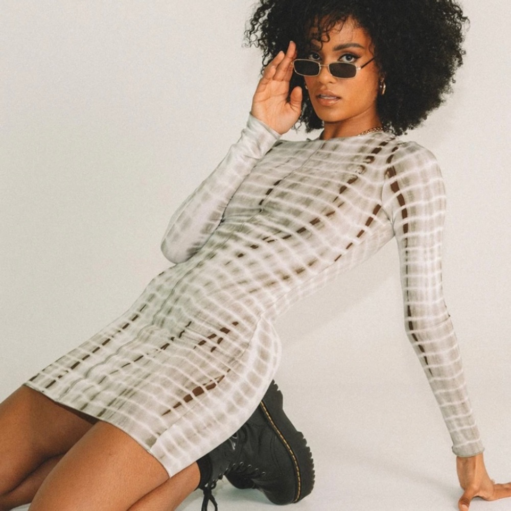 Princess Polly Long Sleeve Dress - White and Gray